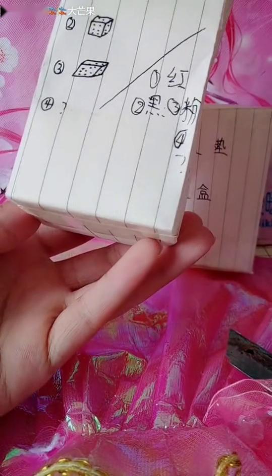 拆国产的盲盒视频,惊喜与期待并存，潮流玩具市场新风向