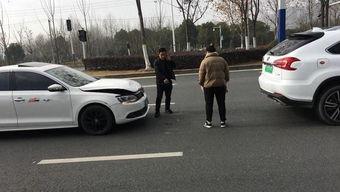 国产车撞墙事故视频,惊心动魄的瞬间回顾